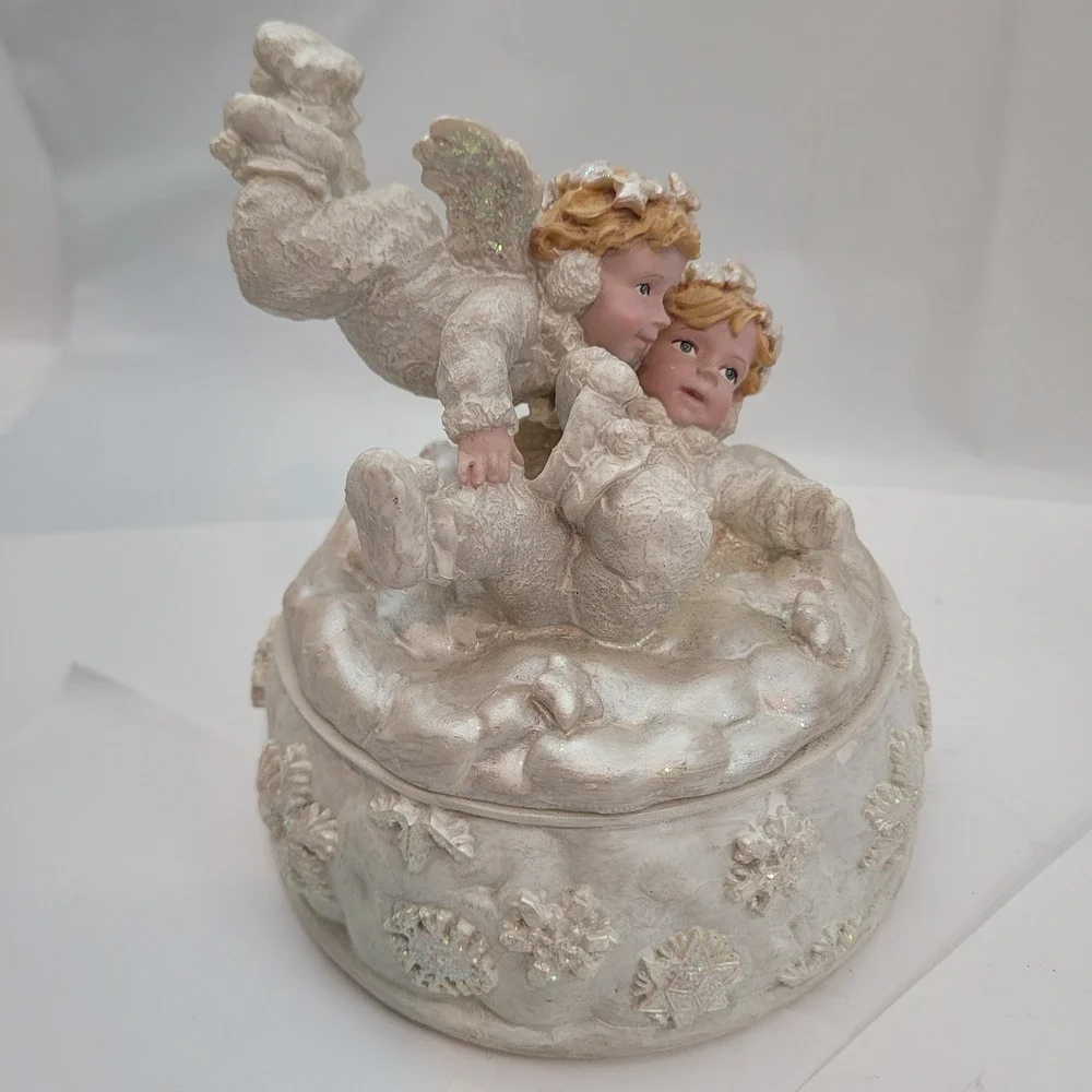 Rare Vintage Winter Angel Cherubs Rotating Music Box Iridescent Snowflake Child